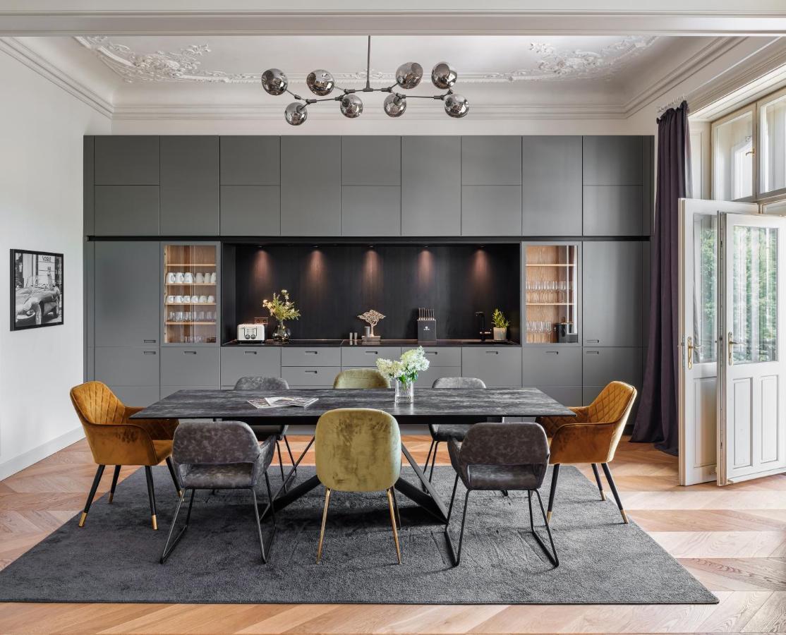 Mn6 Luxury By Adrez Praga